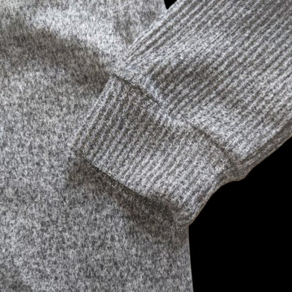 ---  Gray Sweater Size Large XL - Picture 3 of 4